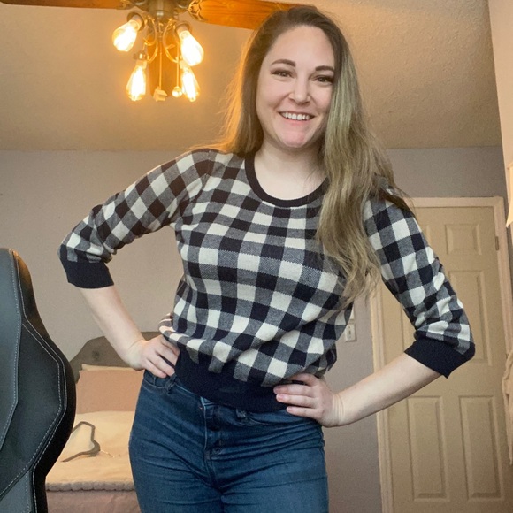 Medium navy blue checkers sweater from Forever 21. - Picture 2 of 3